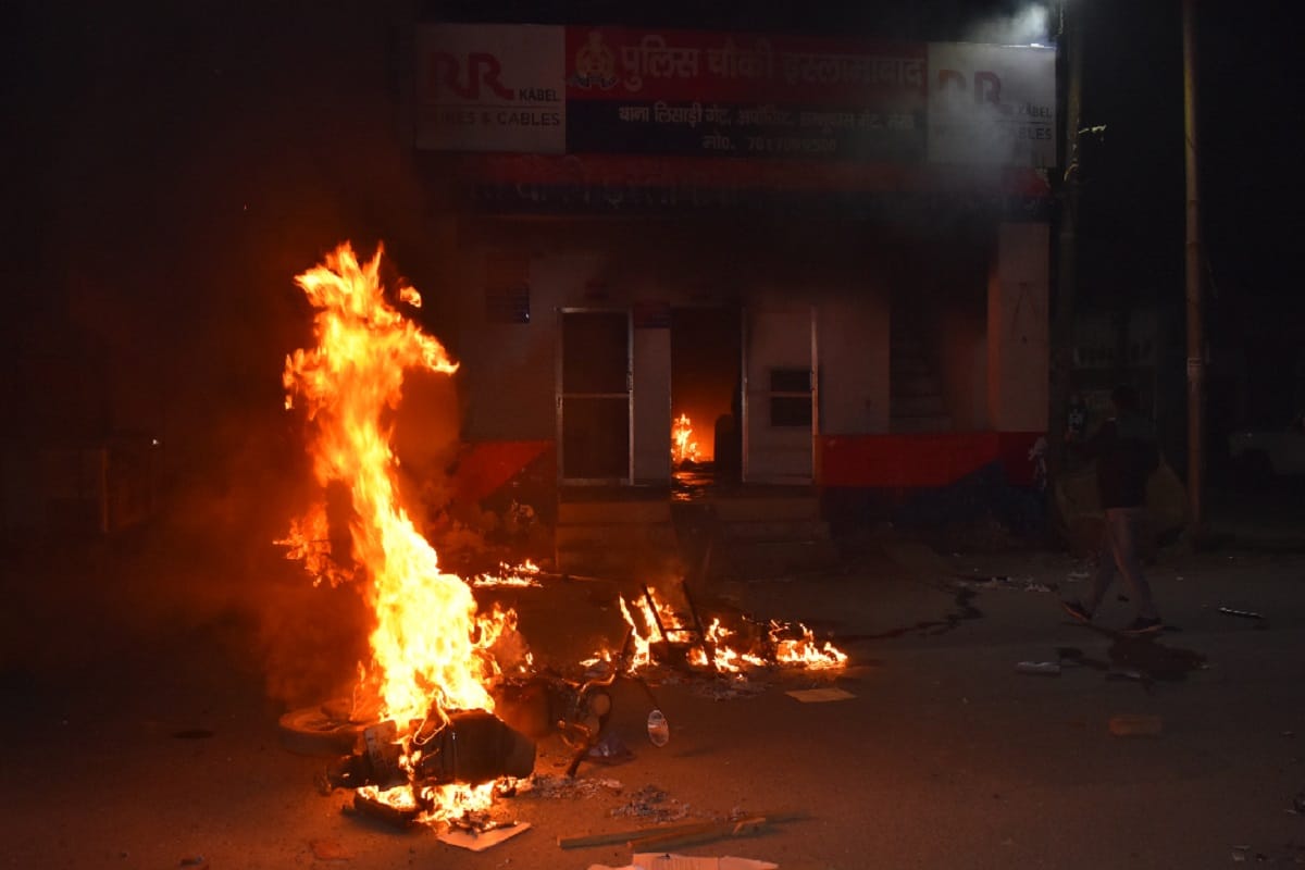 CAA Protest, Violence and set fire to two police posts in Meerut city