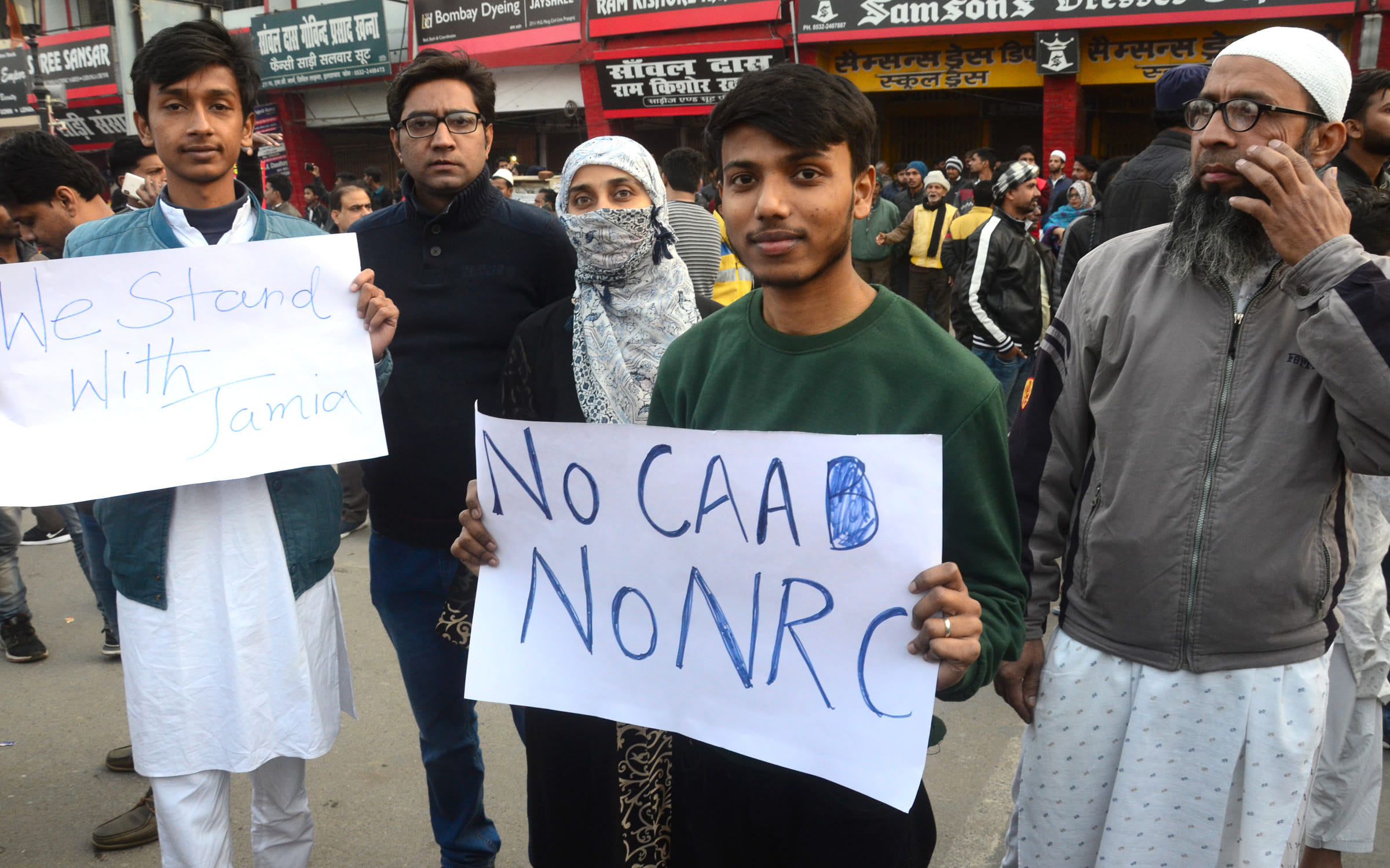 Protesters arrive at Subhash after breaking the security cordon, Internet service suspended