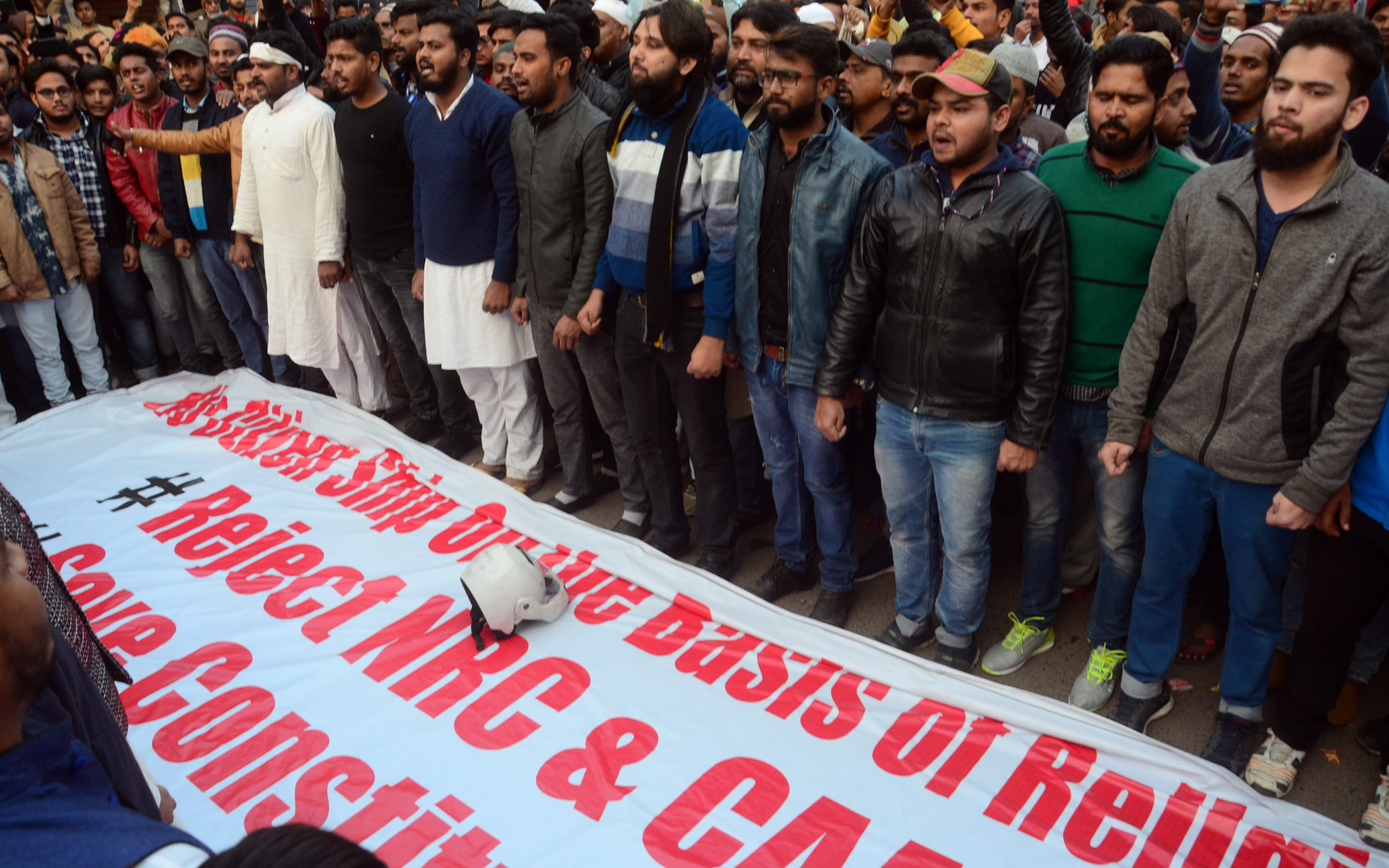 Protesters arrive at Subhash after breaking the security cordon, Internet service suspended