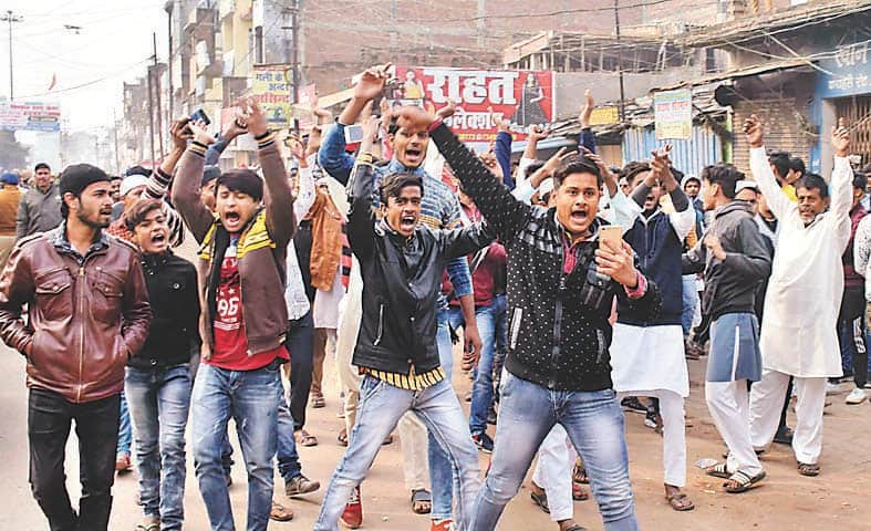 Sudden atmosphere in the city deteriorates, there is a conflict going on