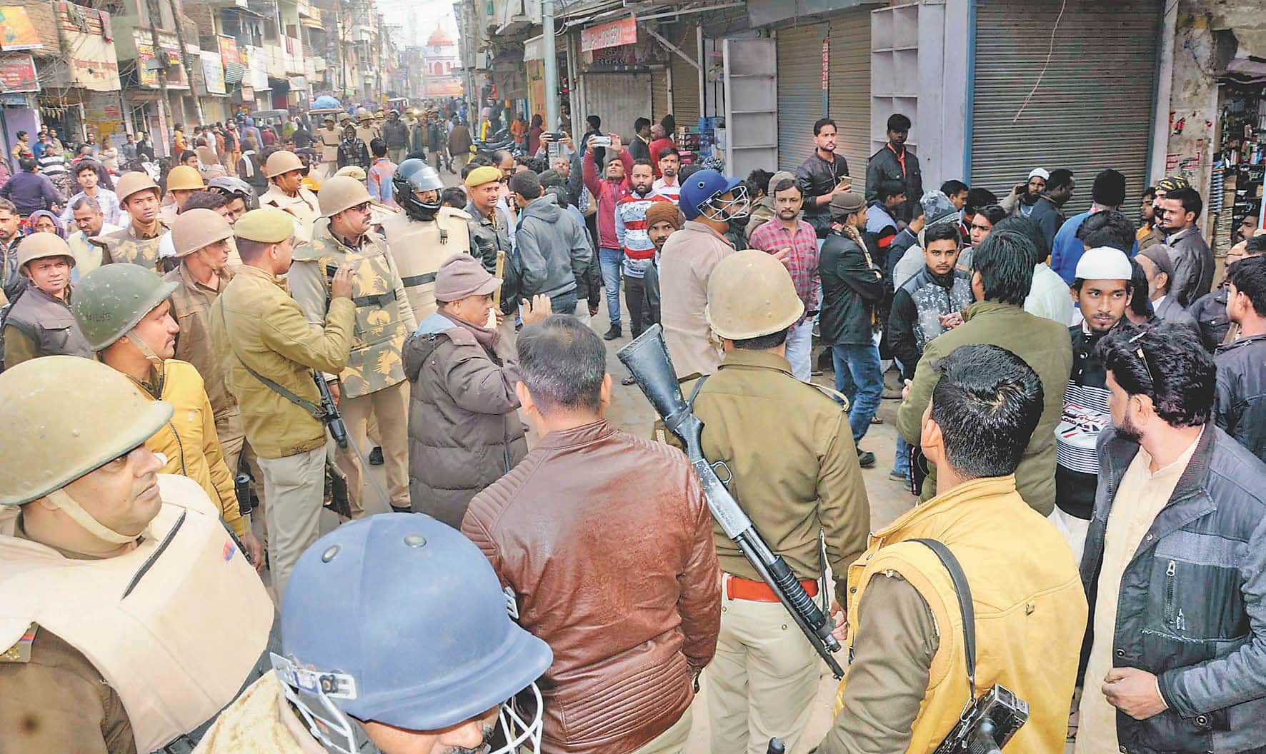 Sudden atmosphere in the city deteriorates, there is a conflict going on