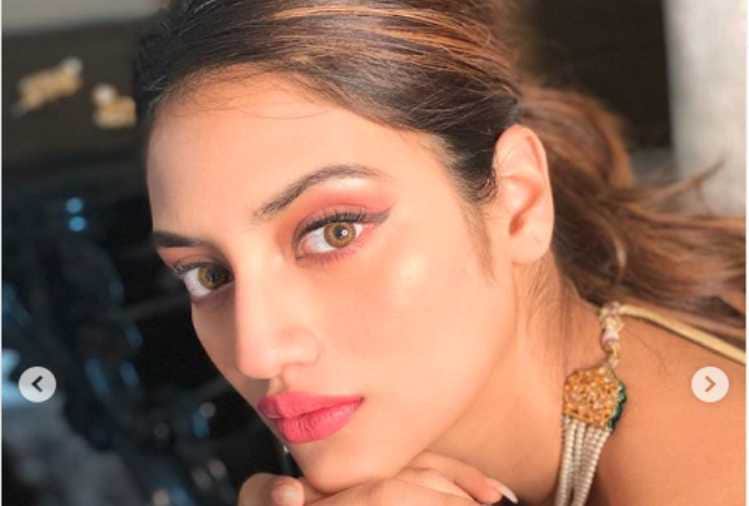 actress nusrat jahan share photos in saree