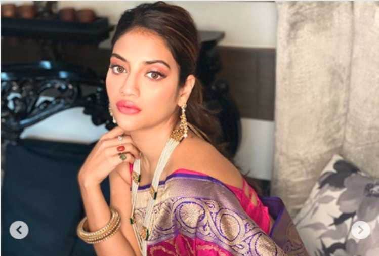 actress nusrat jahan share photos in saree