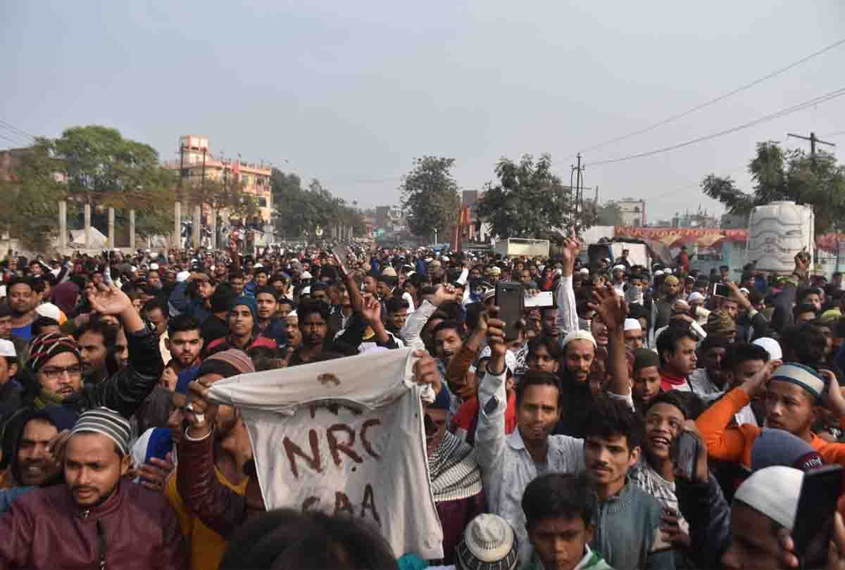 caa protest: Miscreants attack police with acid