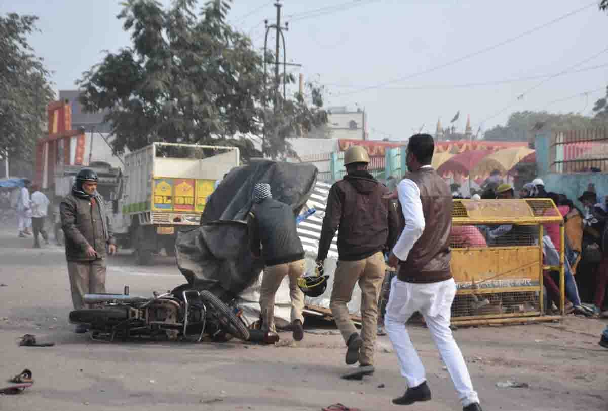 caa protest: Miscreants attack police with acid