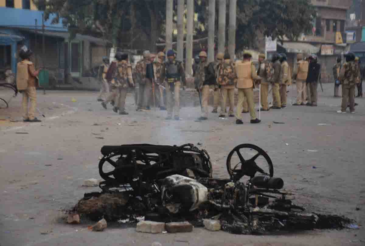 caa protest: Miscreants attack police with acid