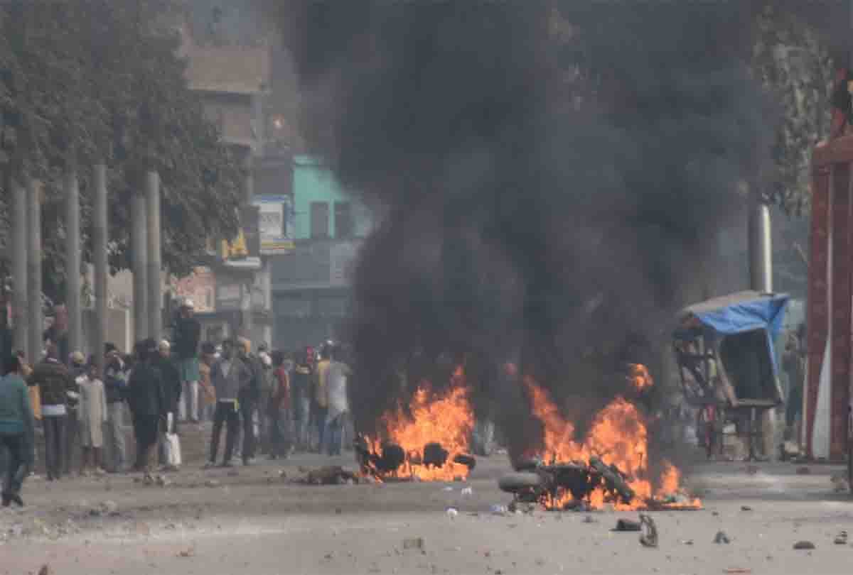 Violence erupted in kanpur after speech from Maulana