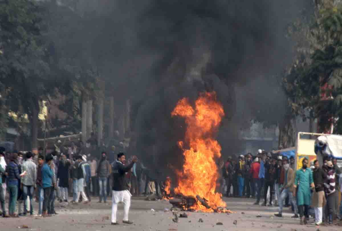 Violence erupted in kanpur after speech from Maulana