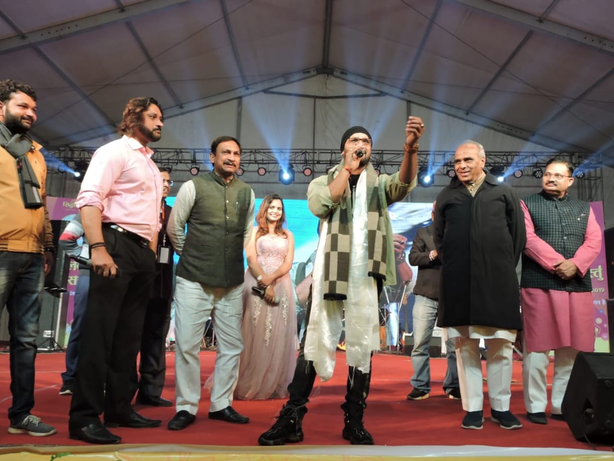 kapilvastu mahotsava fifth day, bhojpuri film star khesari lal yadav live performance