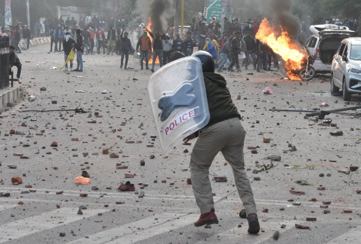 Policemen did not have adequate arrangements to deal with the protesters.