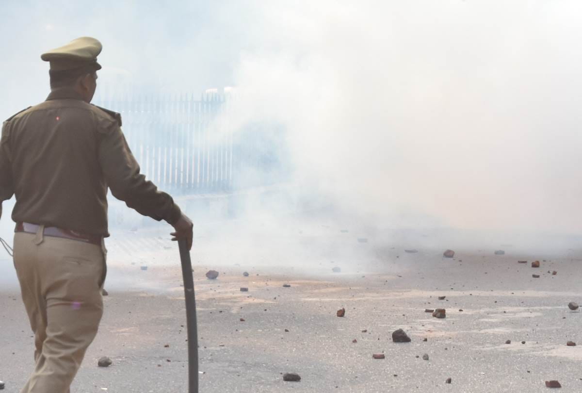 Policemen did not have adequate arrangements to deal with the protesters.