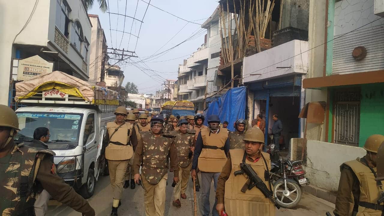 why police not control violence in gorakhpur, up government information technology also fail