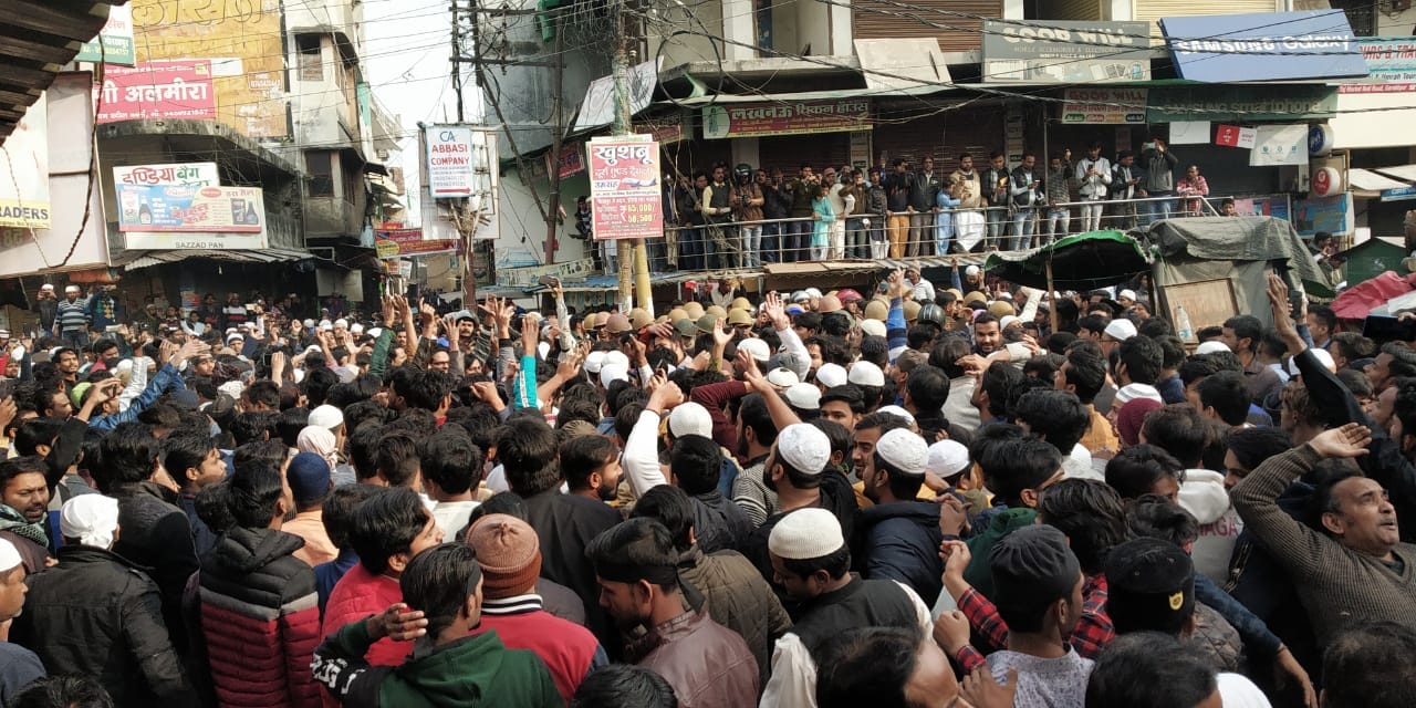 why police not control violence in gorakhpur, up government information technology also fail