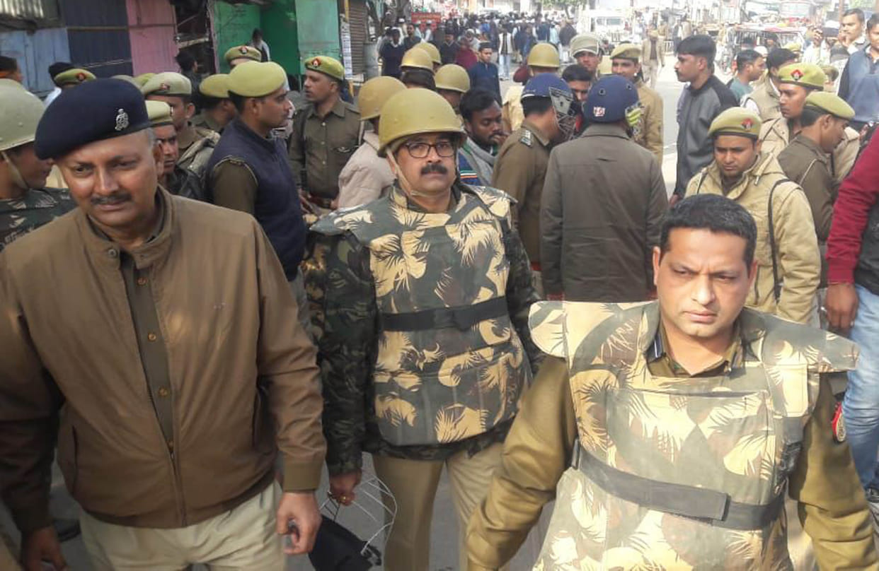 Protests by keeping shops closed