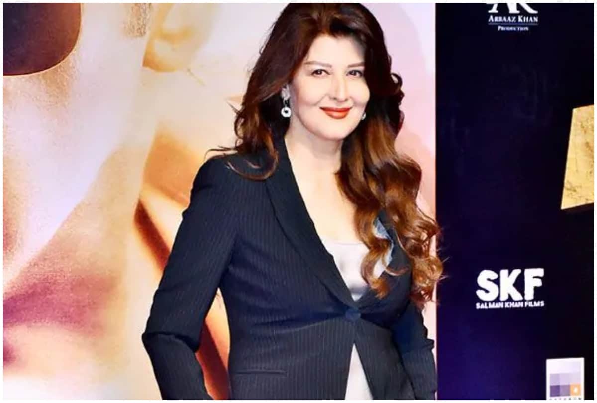 Salman Khan Dabangg 3 special screening Sonakshi Sinha Sangeeta Bijlani Tiger Shroff spotted