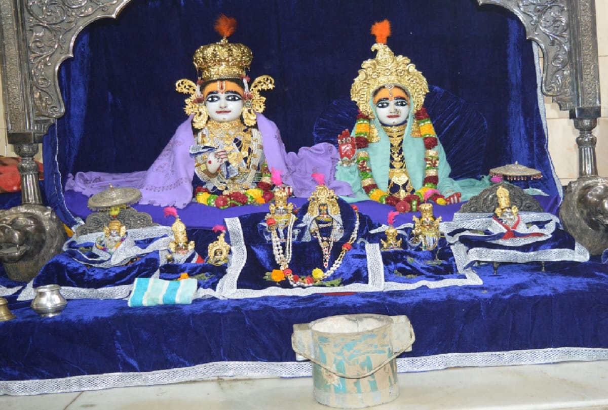 Quilting to God after cold increased in ayadhya temple