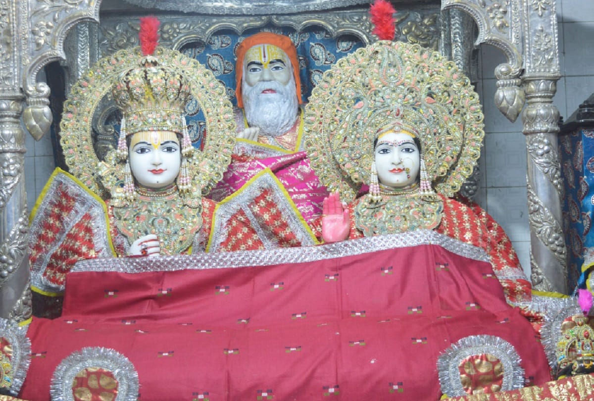 Quilting to God after cold increased in ayadhya temple