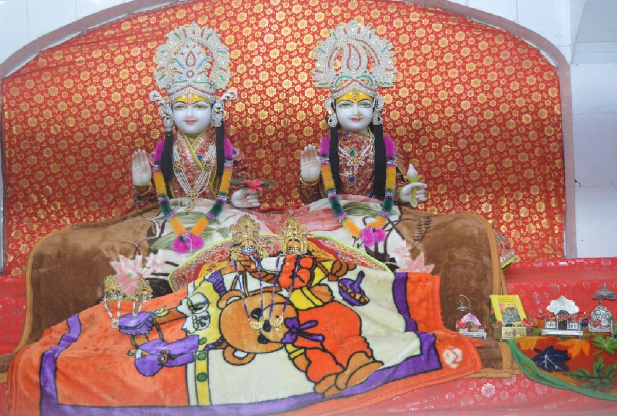 Quilting to God after cold increased in ayadhya temple