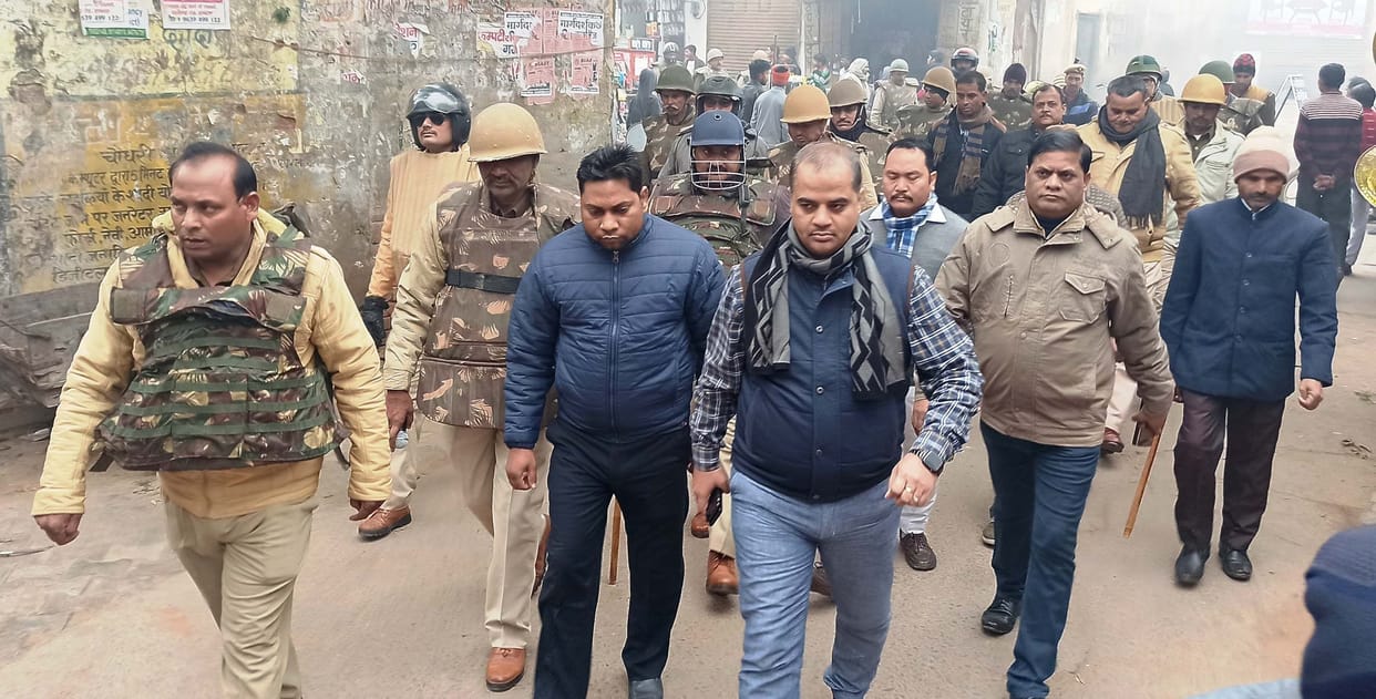 Hathras: SDM, Tehsildar and CO flag march with police force