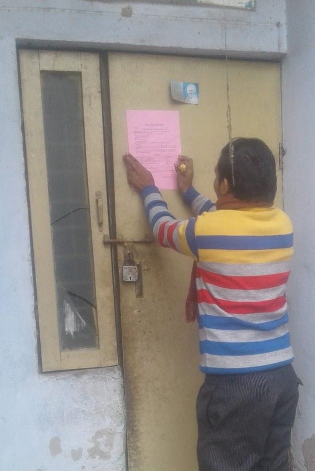 Hathras: Seeing the electricity team locks the houses from defaulters
