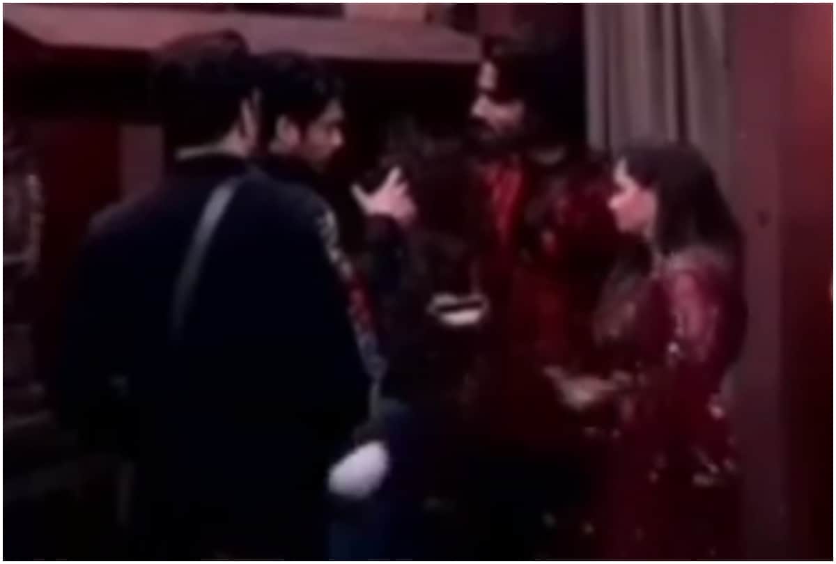 Bigg Boss 13 Weekend Ka Vaar Rashami Desai threw tea on Siddharth Shukla