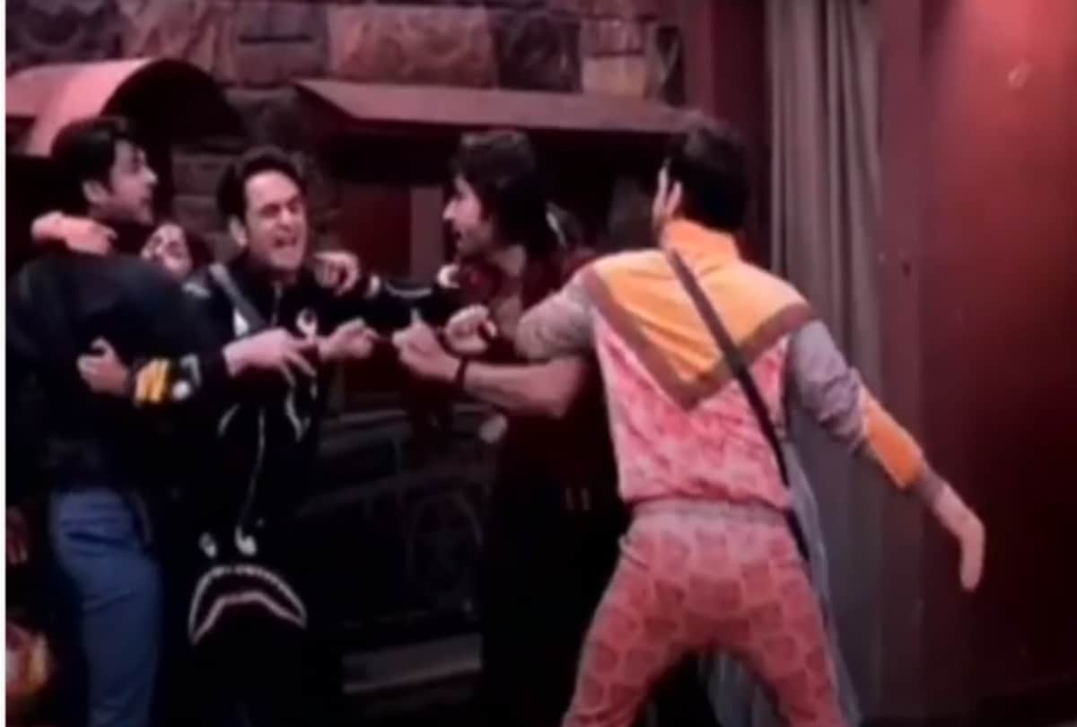 Bigg Boss 13 Weekend Ka Vaar Rashami Desai threw tea on Siddharth Shukla