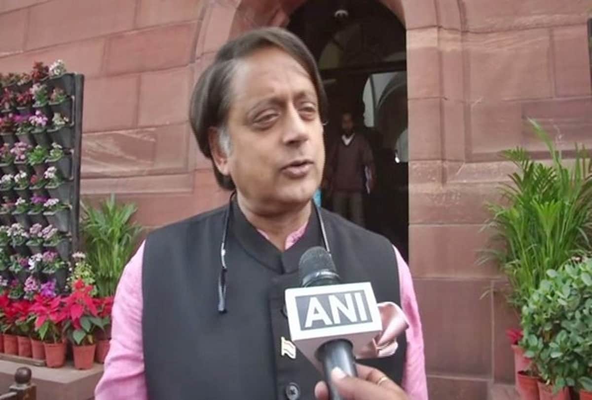 Shashi Tharoor support Naseeruddin Shah and reply to Swaraj Kaushal Anupam Kher