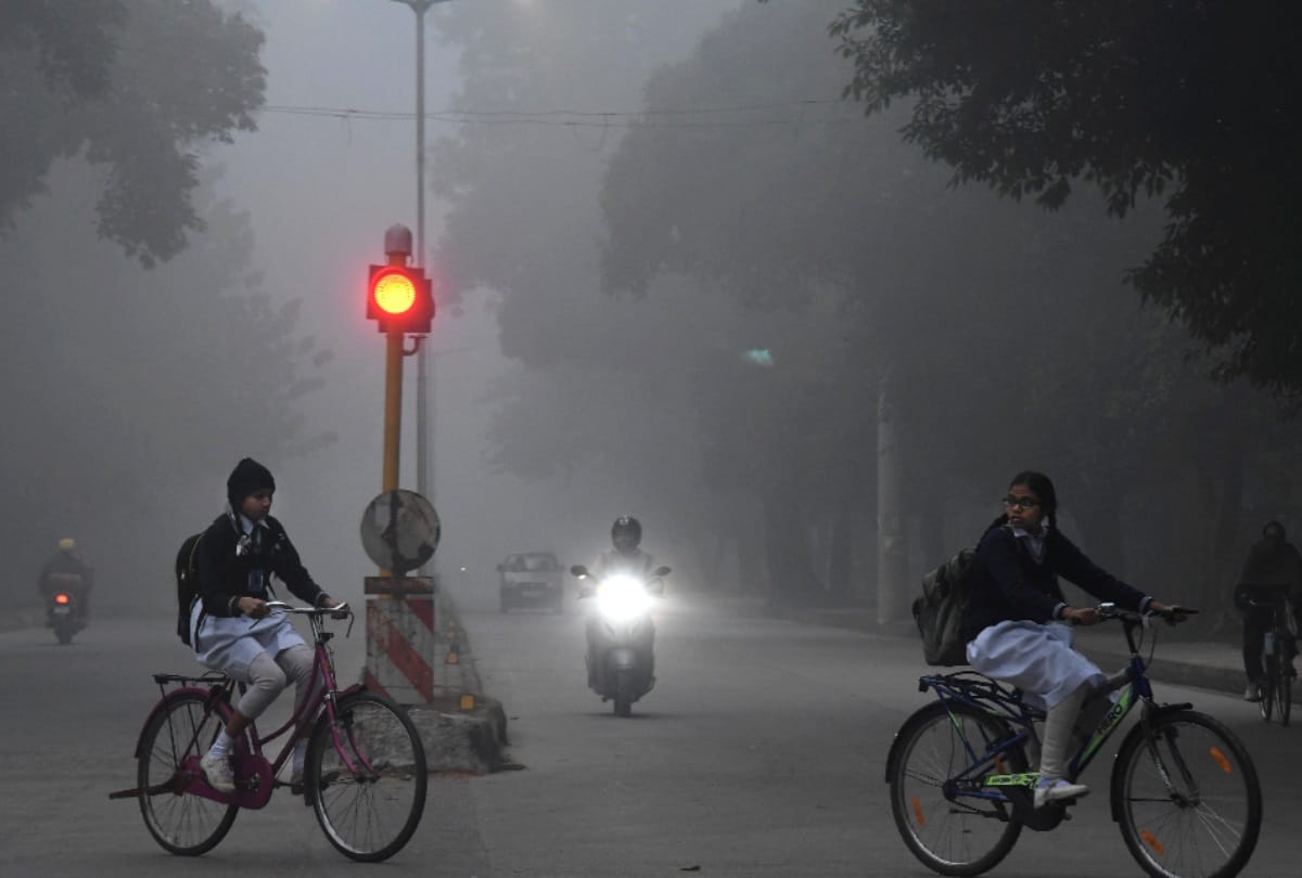 Dense fog engulfs delhi ncr 46 flights diverted midnight aqi in worse condition may worse further