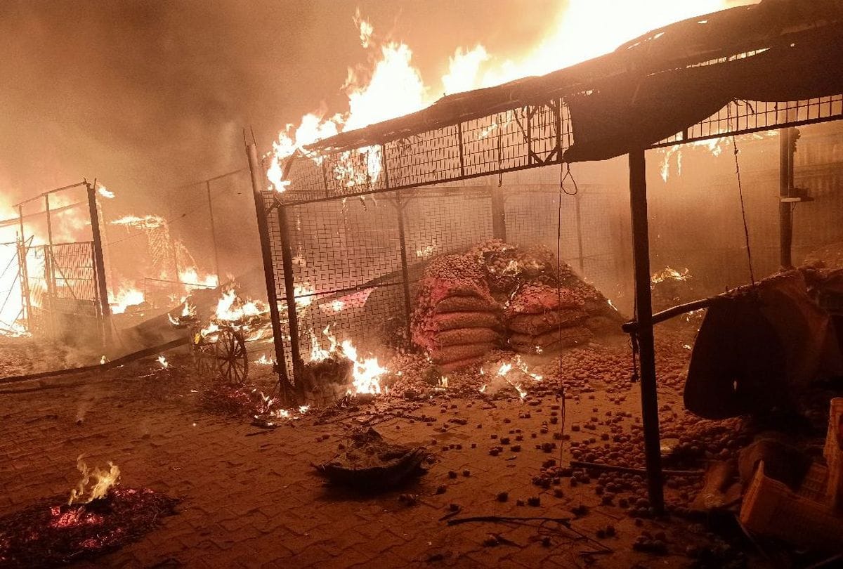 fire broke out market in agra