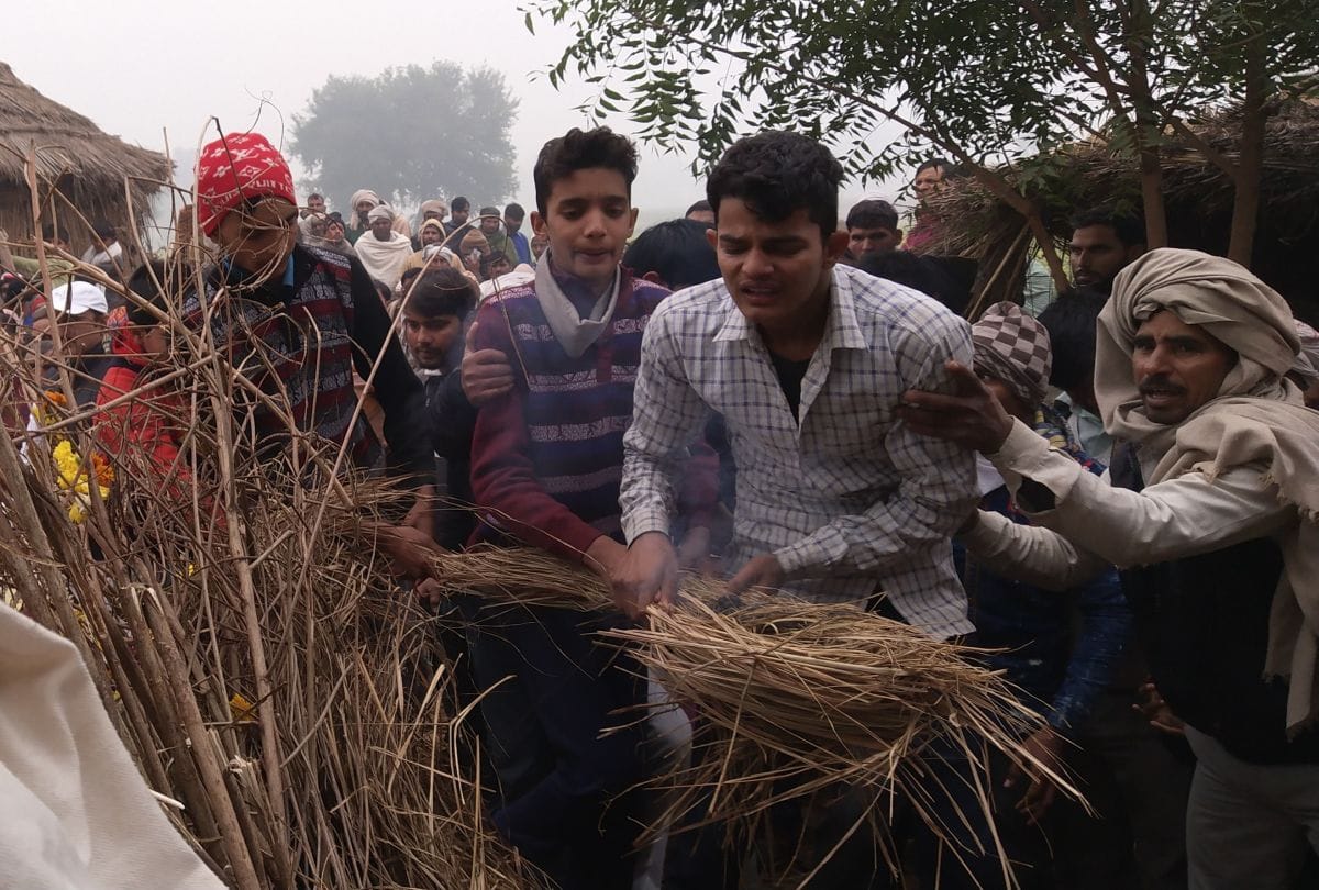 soldier Subhash's funeral with state honors in mathura