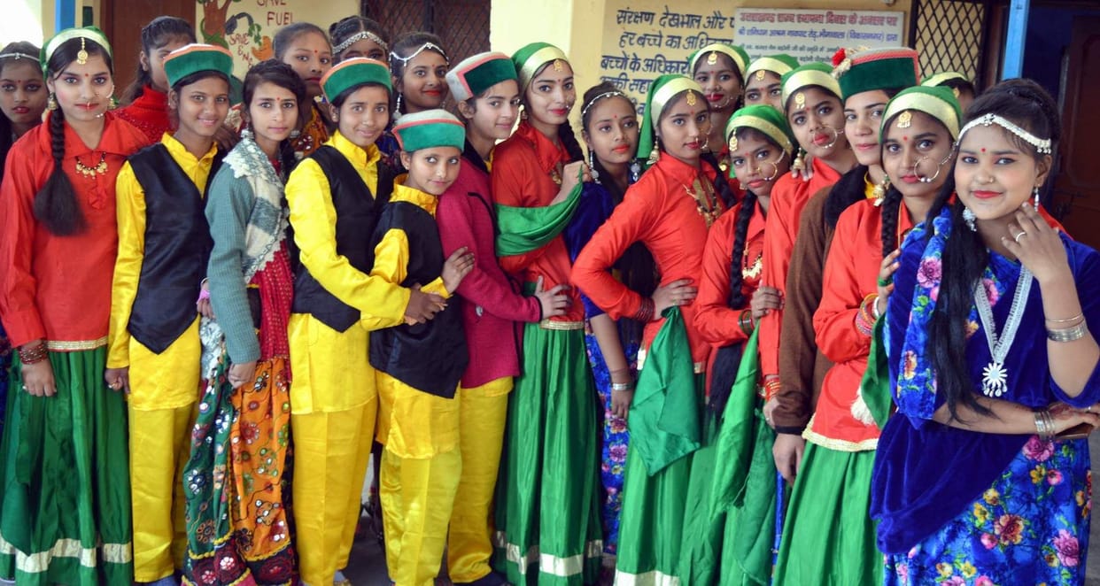 Students disguised folk culture
