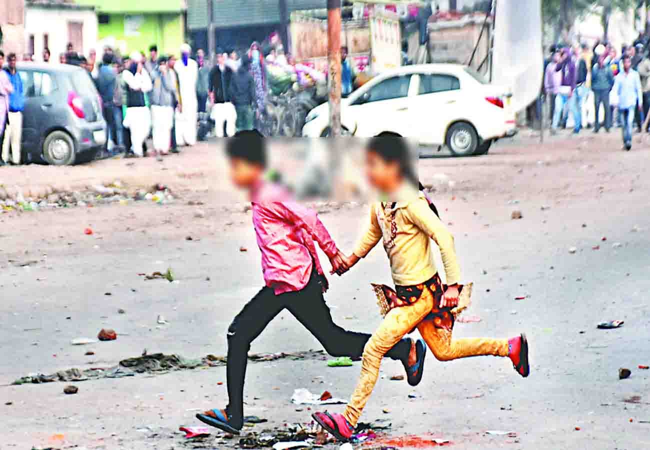 citizenship amendment act: gave roses to police first, then throw stones