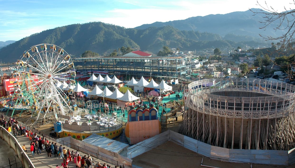 People flocking to the New Year Exhibition Festival
