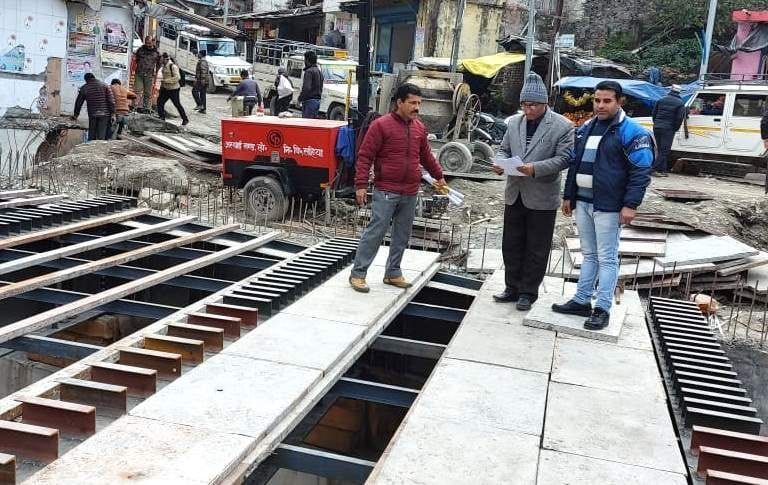 Construction work will be demolished within the radius of 12 meters of road