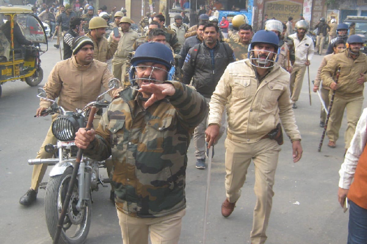 Stoning and conflict between two sides at muzaffarnagar city
