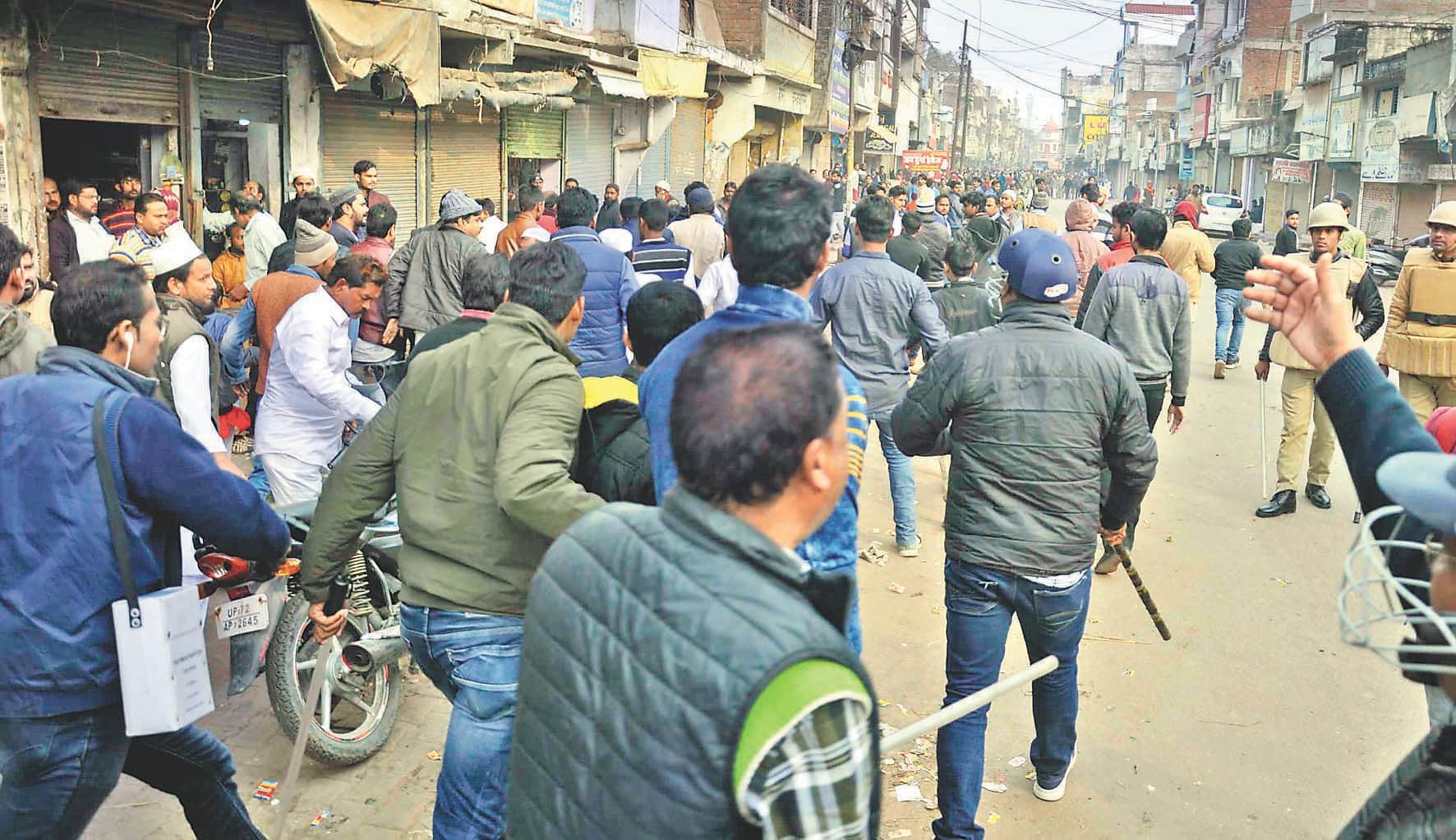 Sudden atmosphere in the city deteriorates, there is a conflict going on