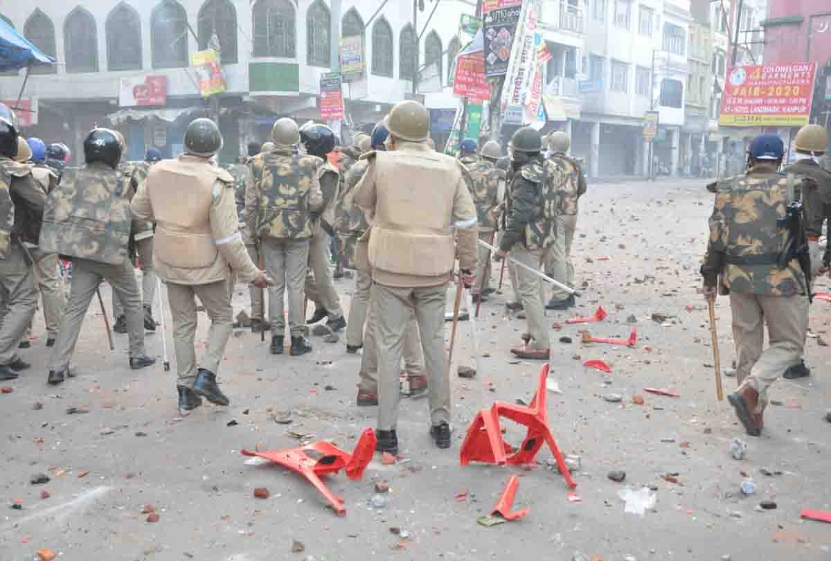 caa protest: Flames erupt in Kanpur, police vehicle set fire to miscreants