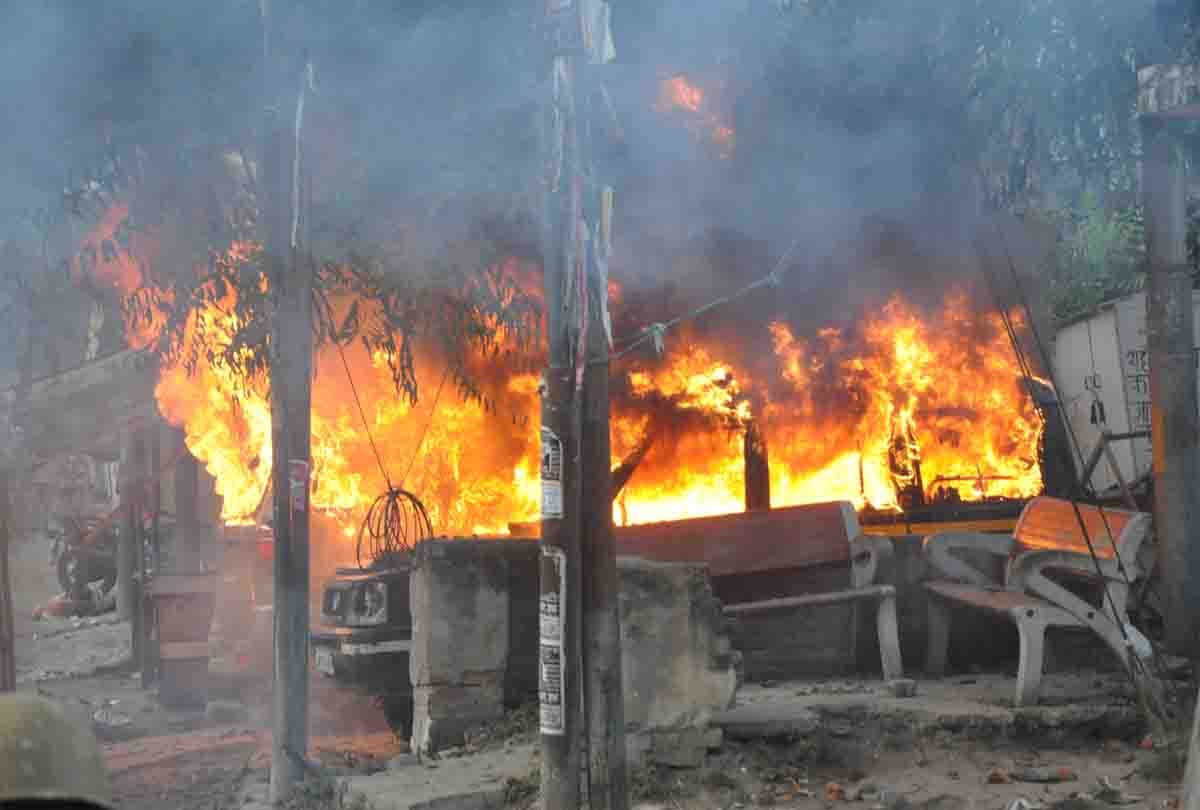 caa protest: Violence erupted after SP leaders arrive