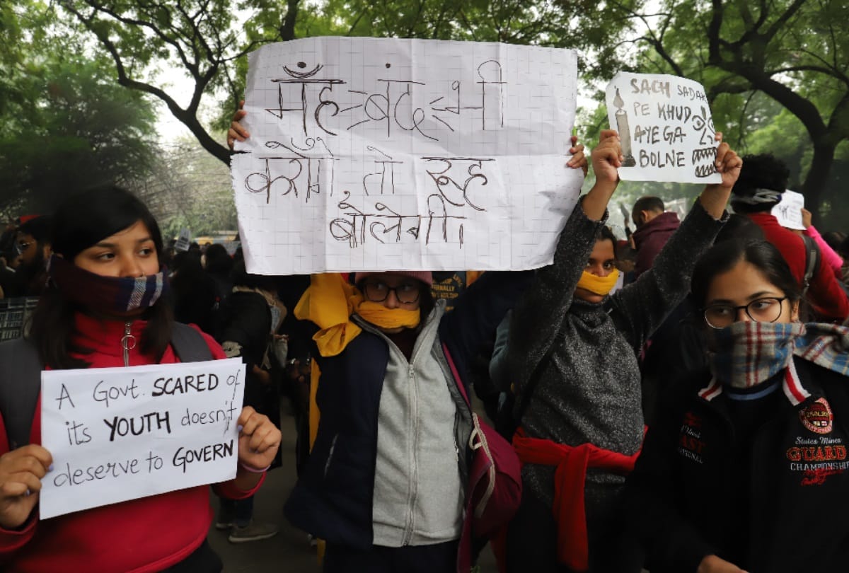 CAA protest creative slogans attract people after hearing national anthem protesters disperse