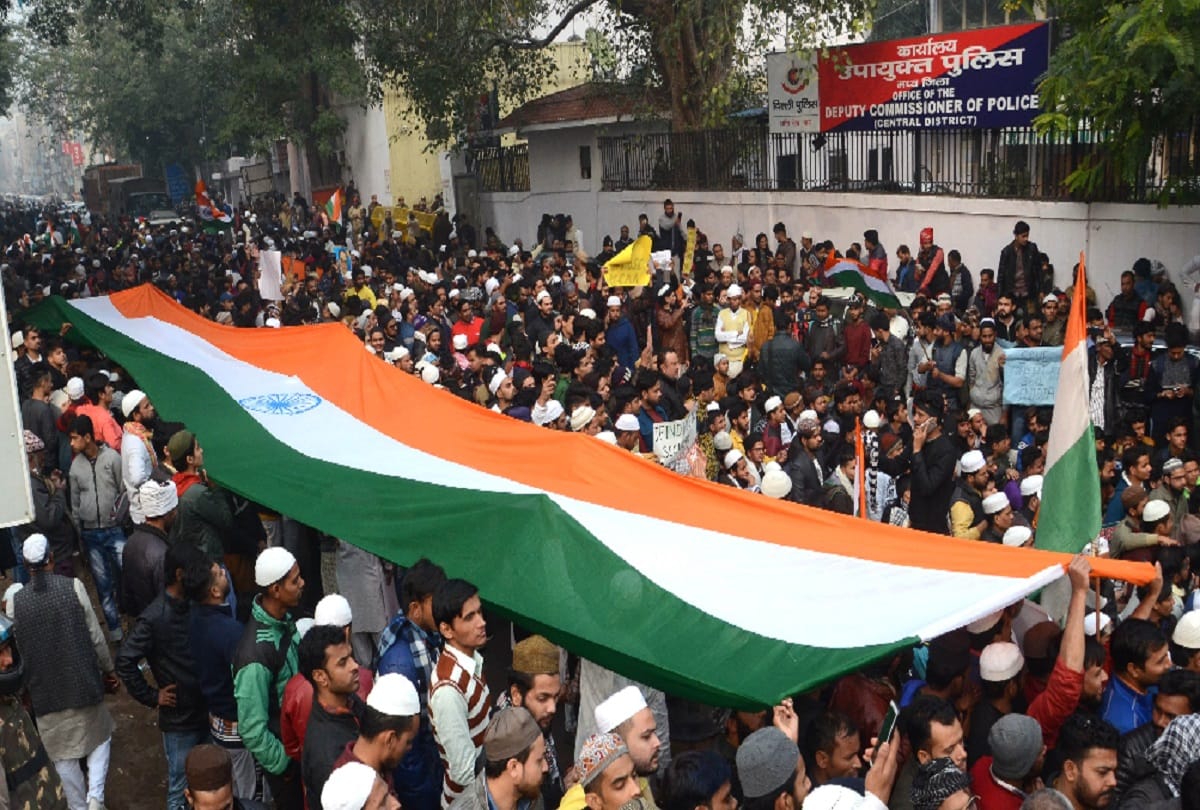 Voice of protest Tricolor in hands and slogan of Hindustan Zindabad