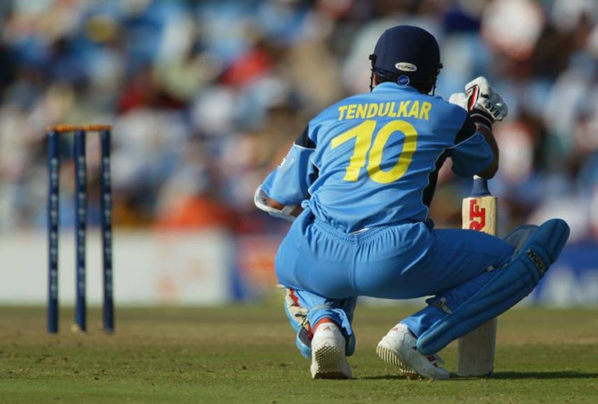 When sachin tendulkar goes to field vs Sri lanka suffering from diarrhea
