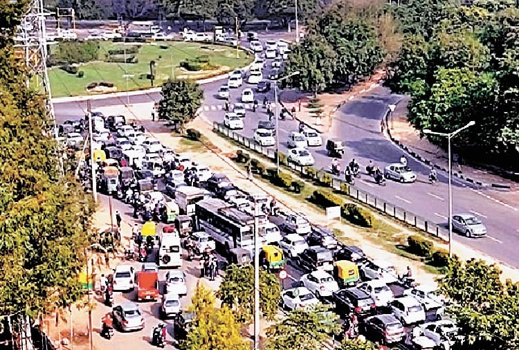 Tribune flyover construction plan must to sort out traffic jam problem