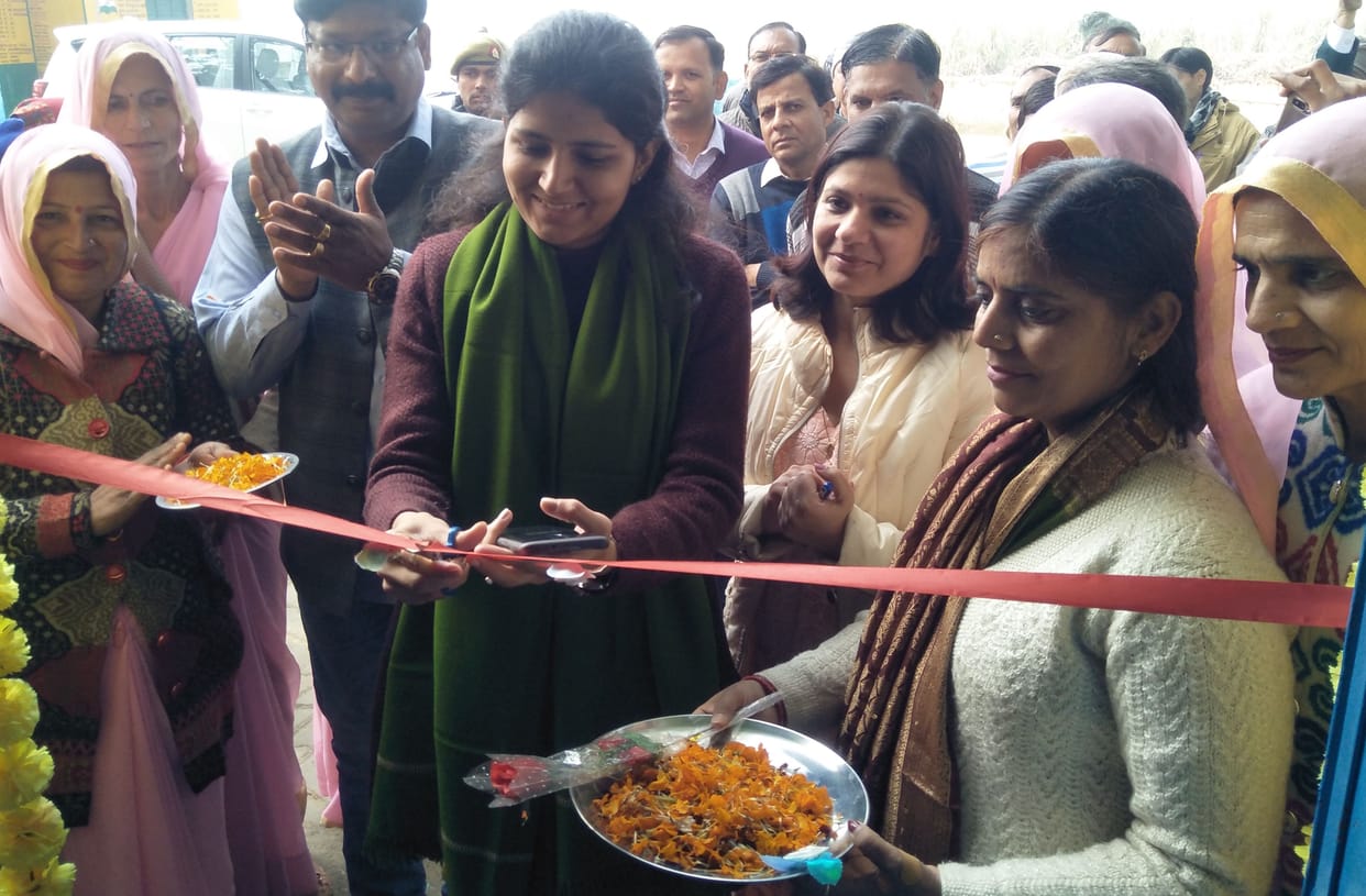 gave healthy food to children left melunutration