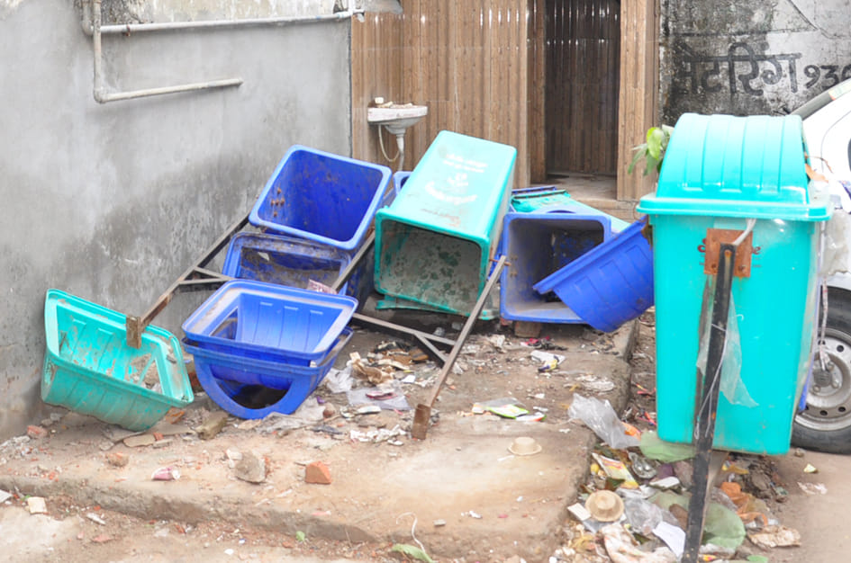 Dustbin was thrown in the garbage instead of putting garbage