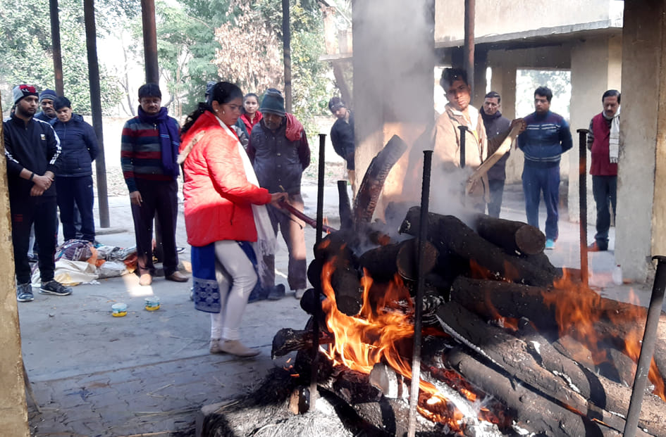 Daughter cremated mother's funeral
