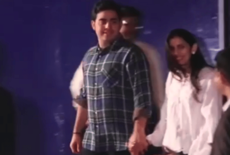 akash ambani and shloka mehta arrived school annual day