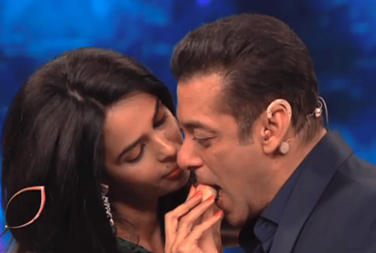 bigg boss 13 mallika sherawat romance with salman khan