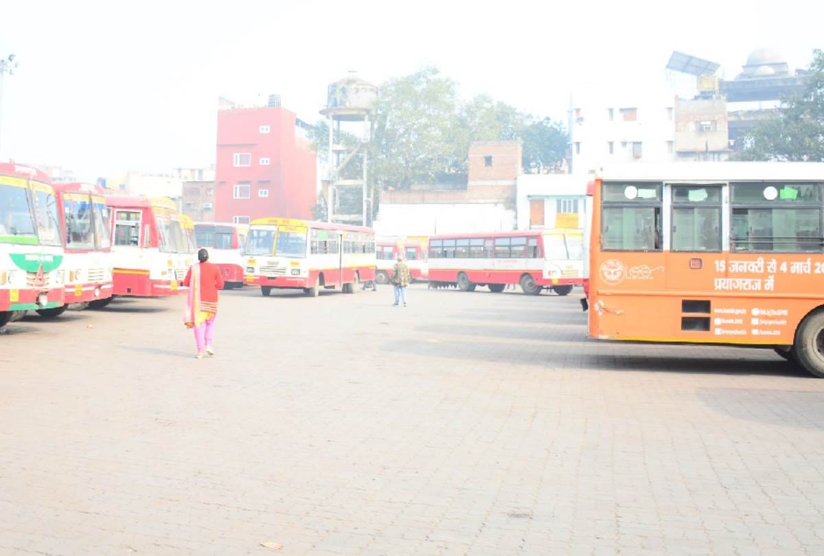 Business collapsed due to internet shutdown in Lucknow.