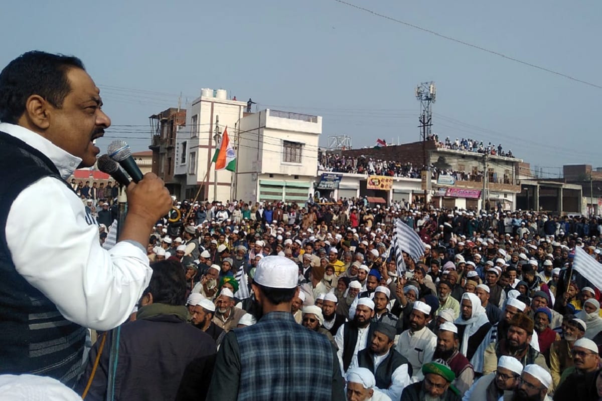 Protest against the citizenship law in Deoband, turned into Cantonment, police force deployed