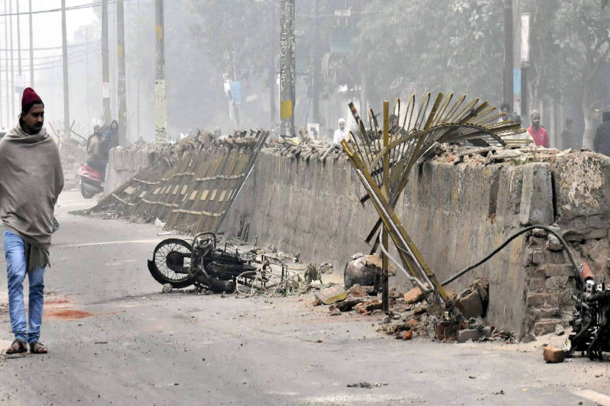 CAA protest, Roads Dividers fiercely broken up in Meerut, loss of two crores
